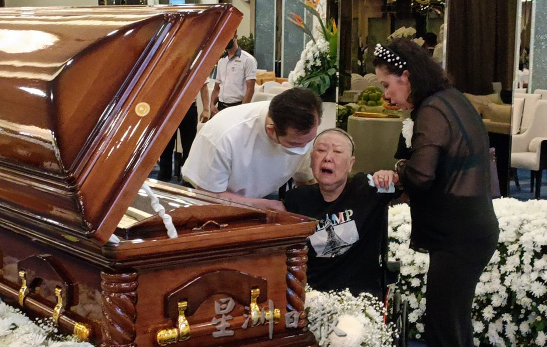 马华公会元老黄木良举殡