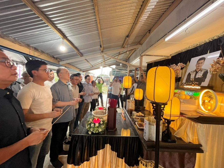 魏家祥：灵柩覆盖马华党旗 黄祚信国庆日出殡 