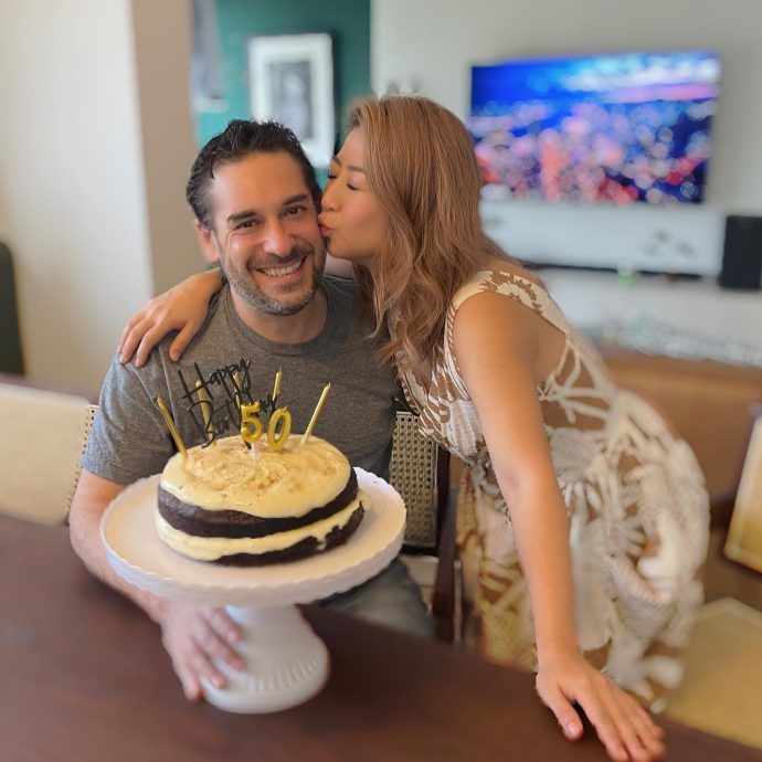 黄湘怡认爱交往3年洋男友 甜喊“最棒的伙伴”