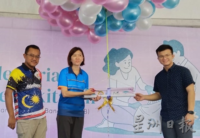 黄诗情：给不属地方政府管辖村子 州政府拨300万清理垃圾