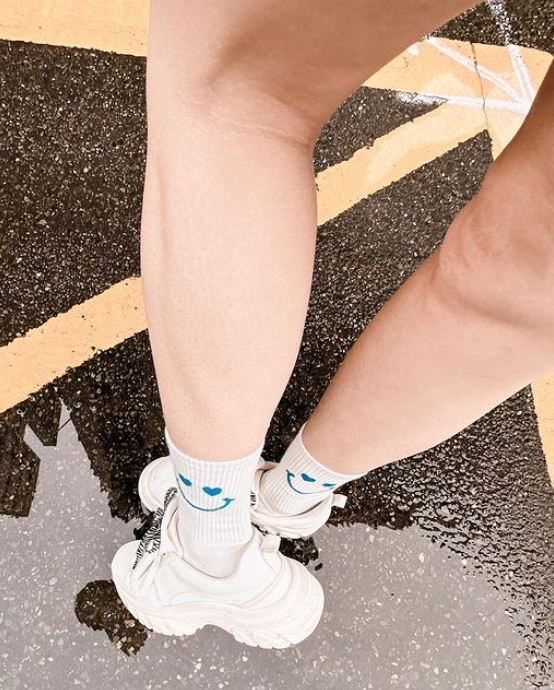 黑人赴北检雨中比赞 大牙踏雨水发文获支持