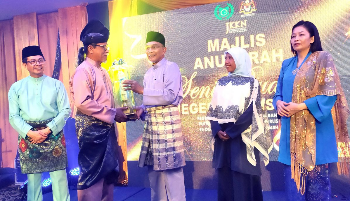 (全国版)苏克里:中央领袖议决用国盟国庆日标志主题,玻州将会跟随指示