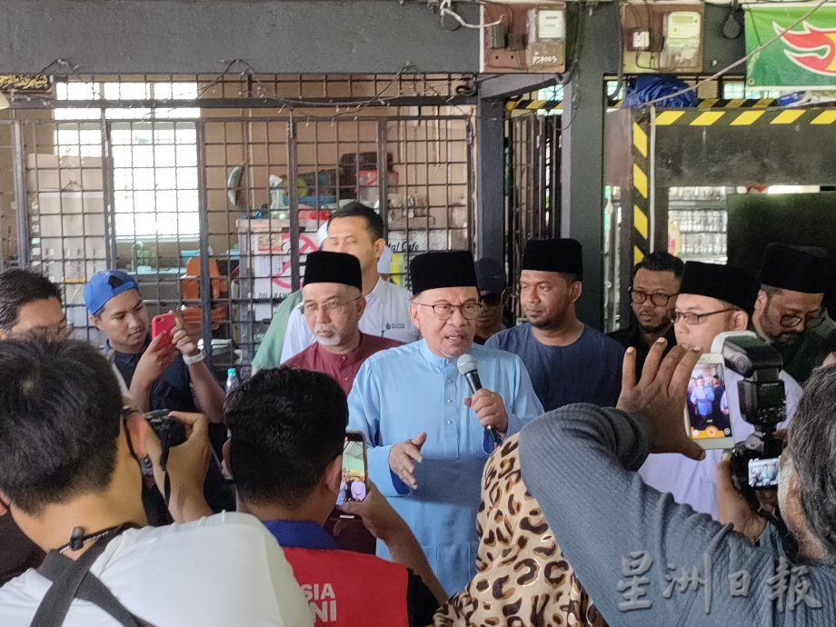 民调指仅24%巫裔满意首相 安华:分析有缺陷