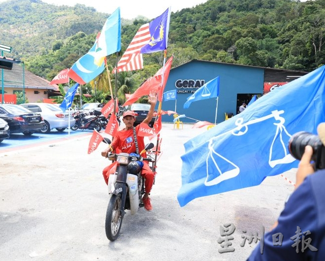 民调指仅24%巫裔满意首相 安华:分析有缺陷