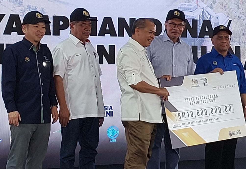 (全国)首相安华 宣布提高稻农津贴金 至500每吨