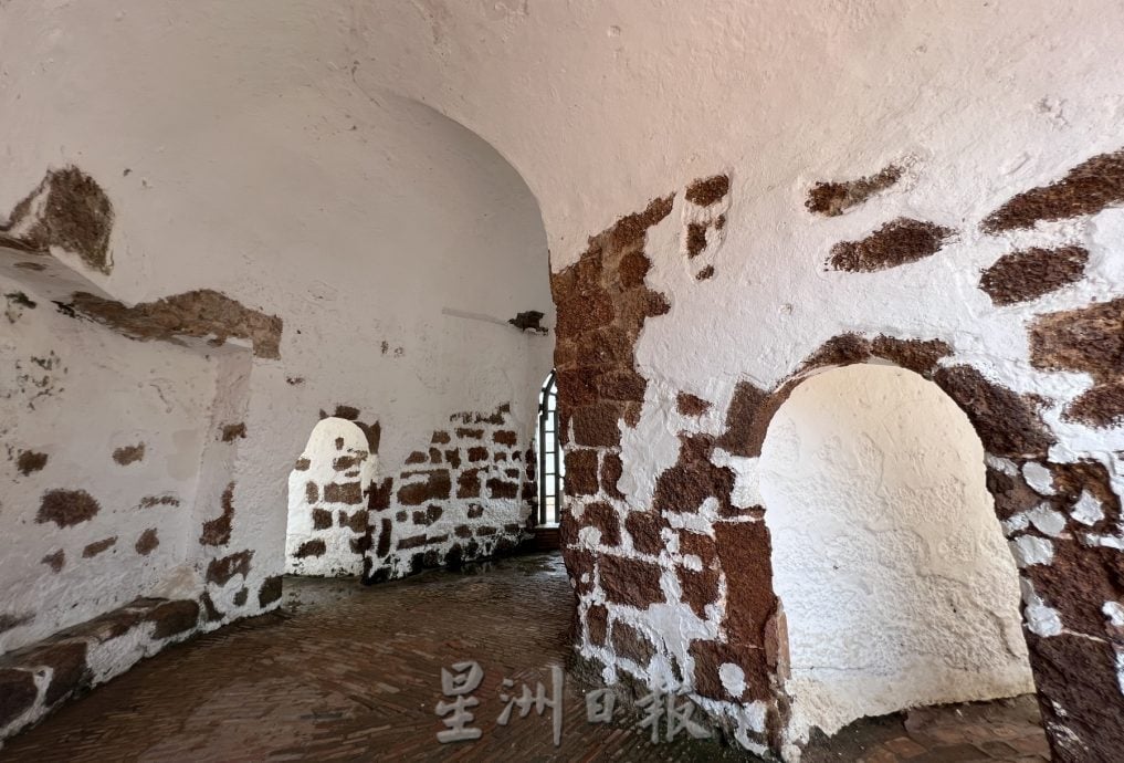 （古城封底主文）《用眼睛去旅游》：古城门