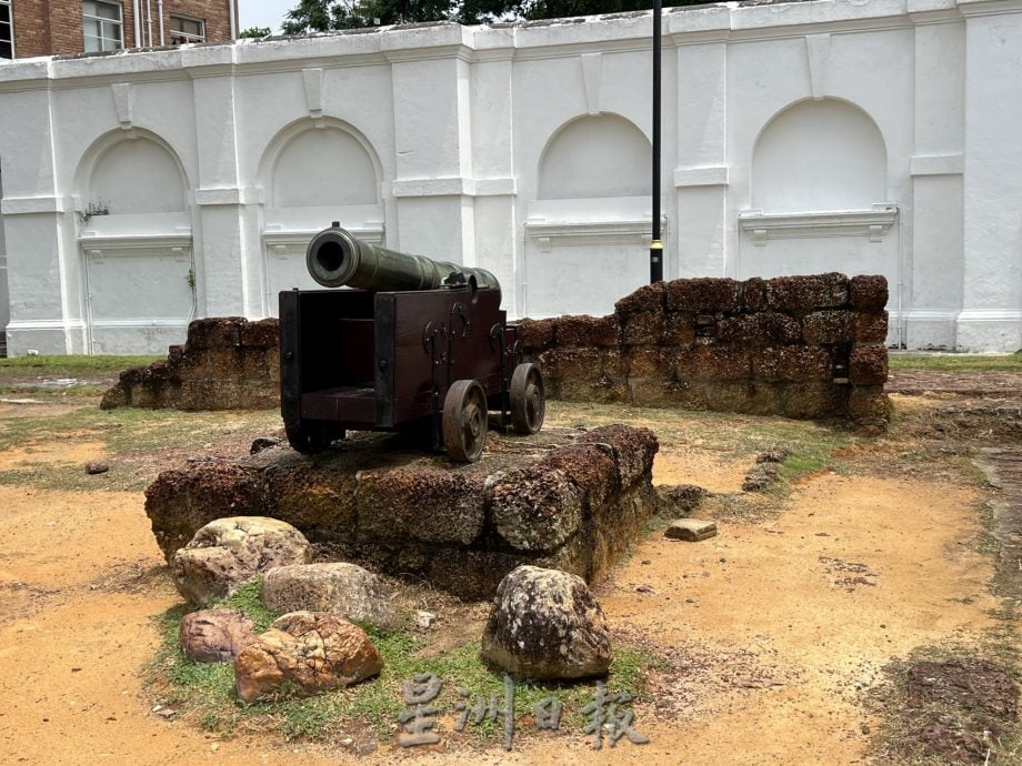 （古城封底主文）《用眼睛去旅游》：古城门
