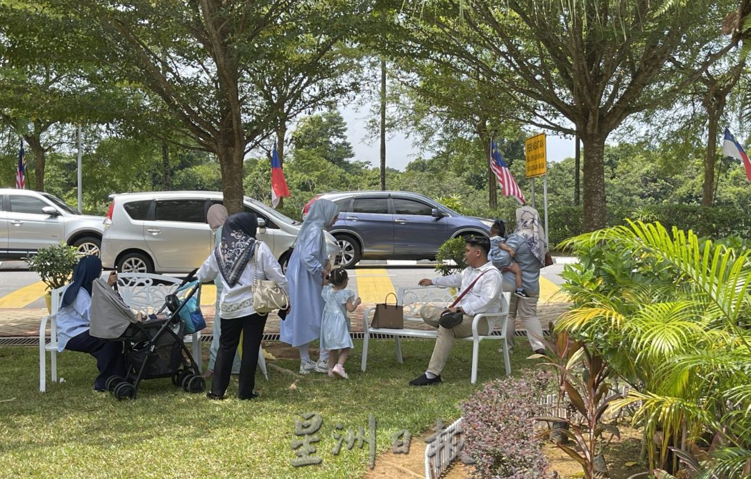 （古城封底主文）【带你去找爱】：州政府大厦的绿植爱