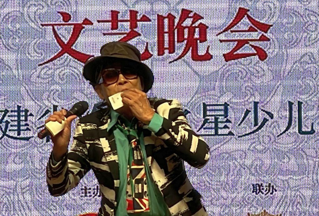 (古城封底副文)中马文艺晚会展现中华儿女精神