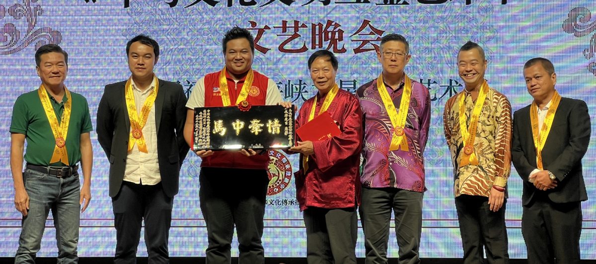 (古城封底版主文)以中华文化艺术交流为纽带·杨焕源:加深中马友谊