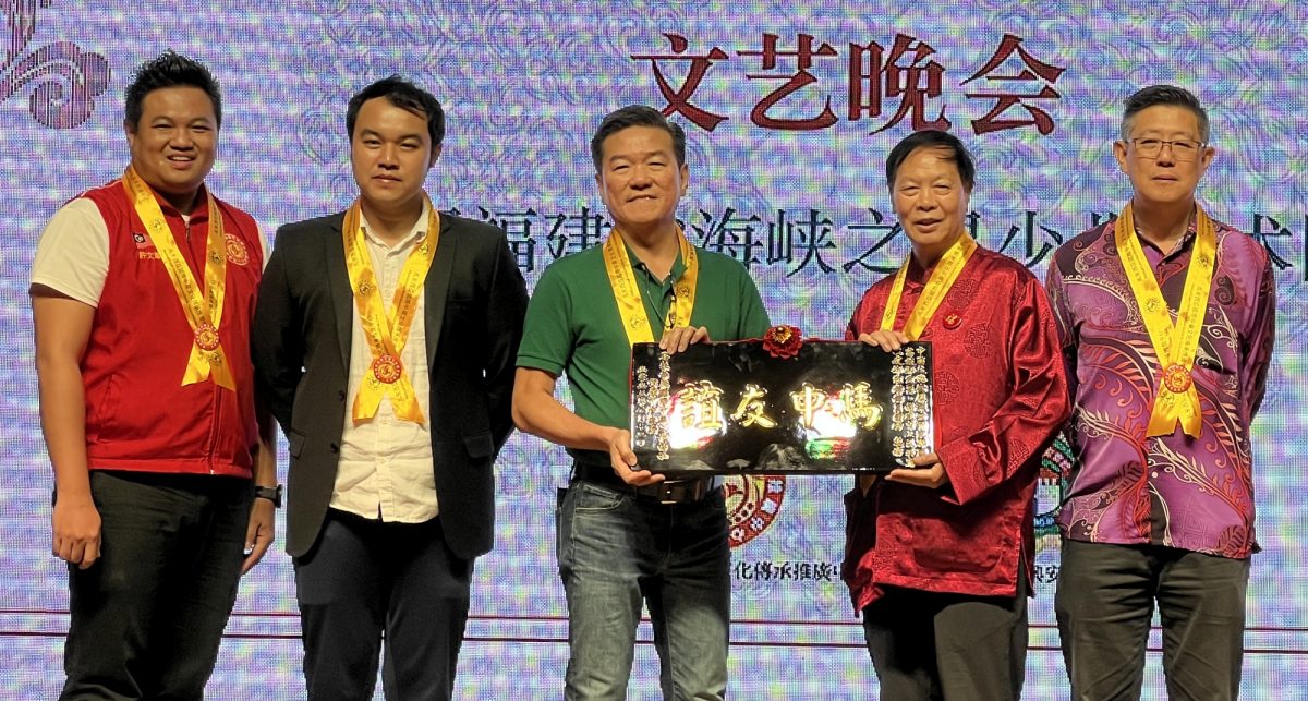 (古城封底版主文)以中华文化艺术交流为纽带·杨焕源:加深中马友谊