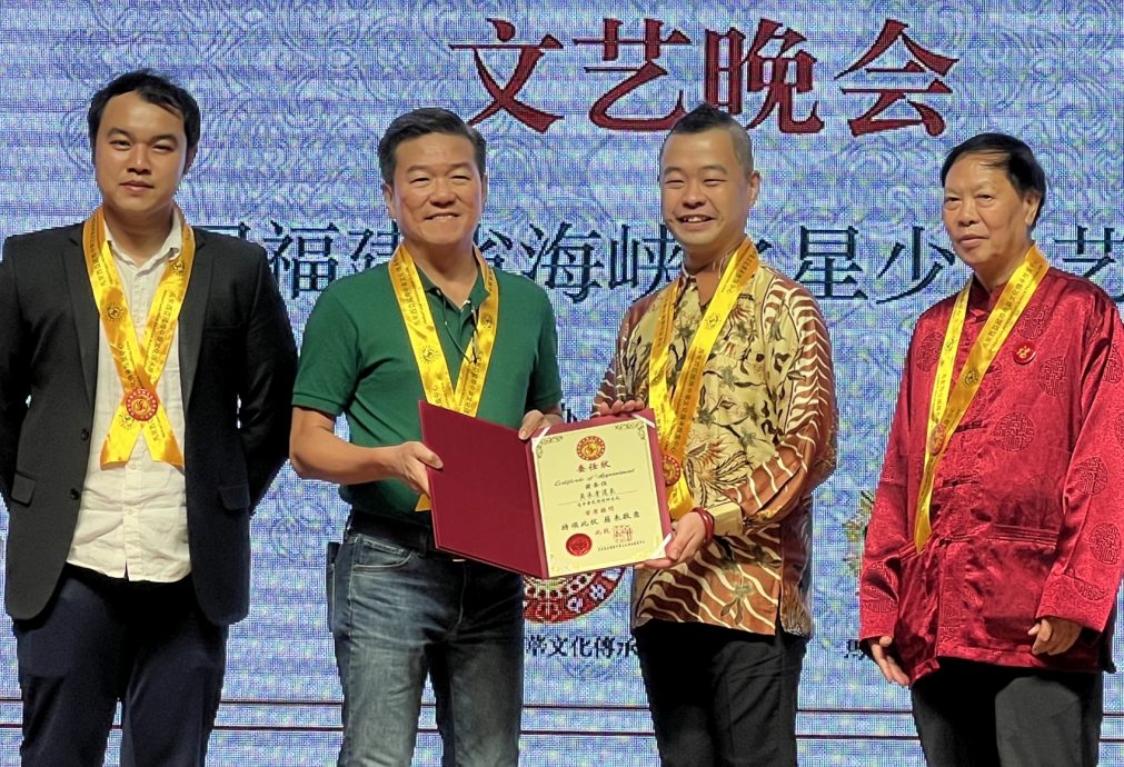 (古城封底版主文)以中华文化艺术交流为纽带·杨焕源:加深中马友谊