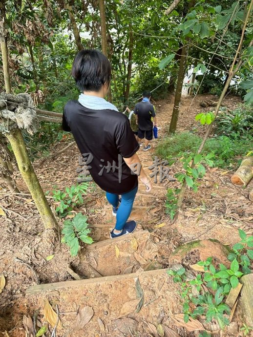 (古城封面主文)熊山登山好去处 柏油路破损危及登山客