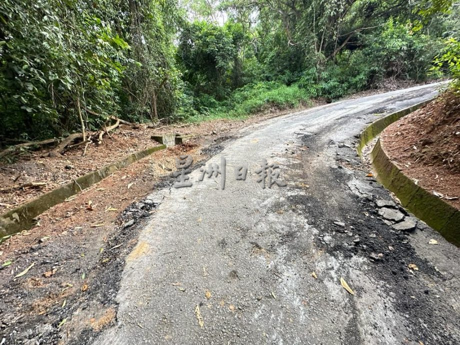 (古城封面主文)熊山登山好去处 柏油路破损危及登山客