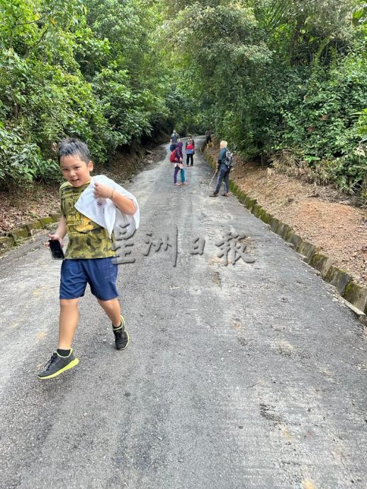 (古城封面主文)熊山登山好去处 柏油路破损危及登山客