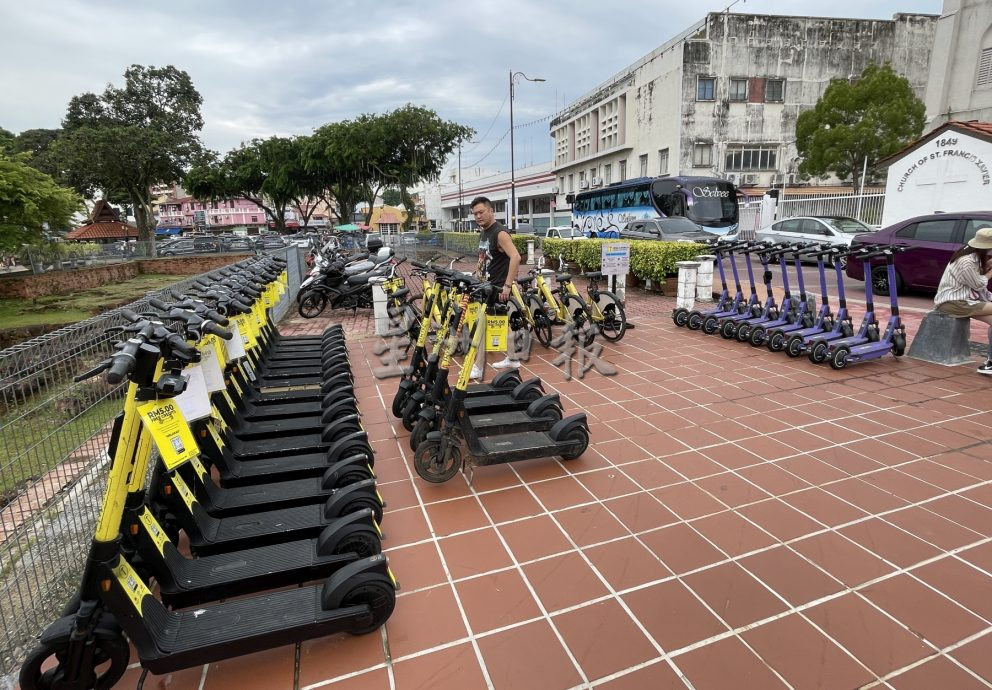 （古城封面主文）红屋落实无车区·游客安心参观拍照