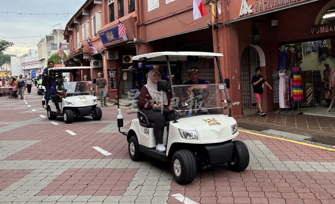 （古城封面主文）红屋落实无车区·游客安心参观拍照