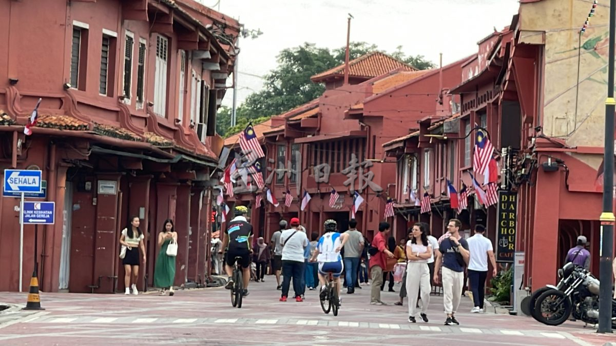 （古城封面主文）红屋落实无车区·游客安心参观拍照