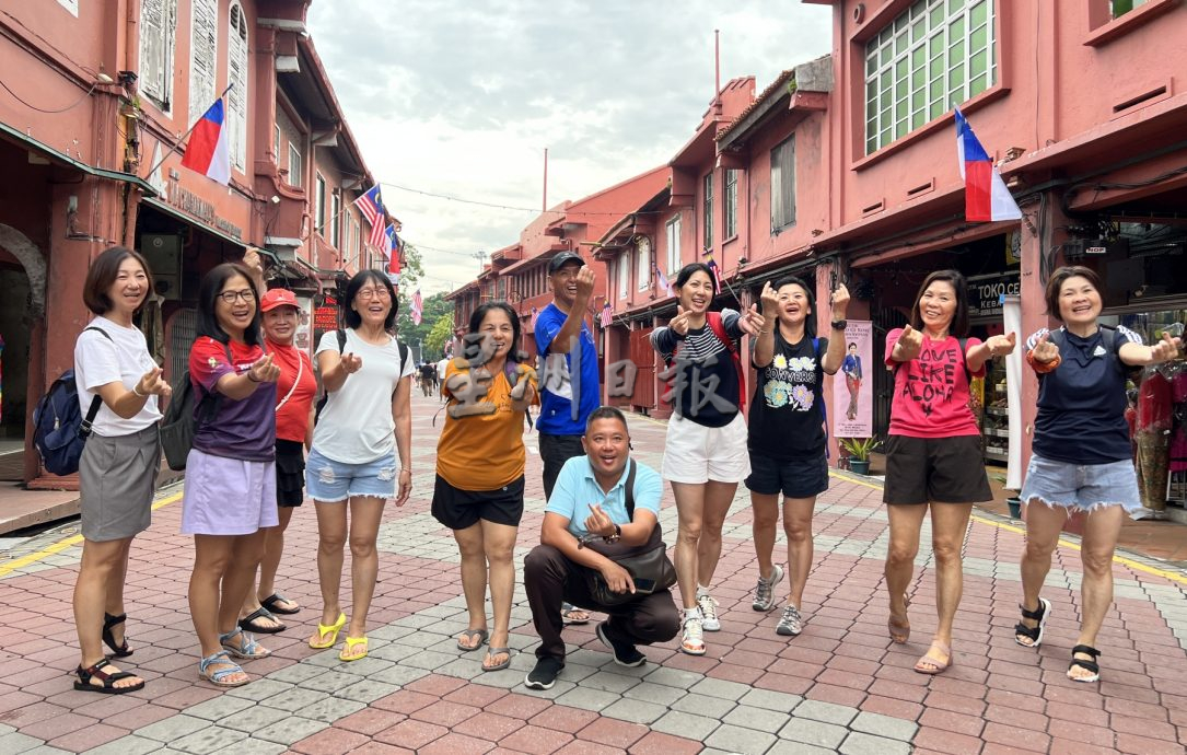 （古城封面主文）红屋落实无车区·游客安心参观拍照