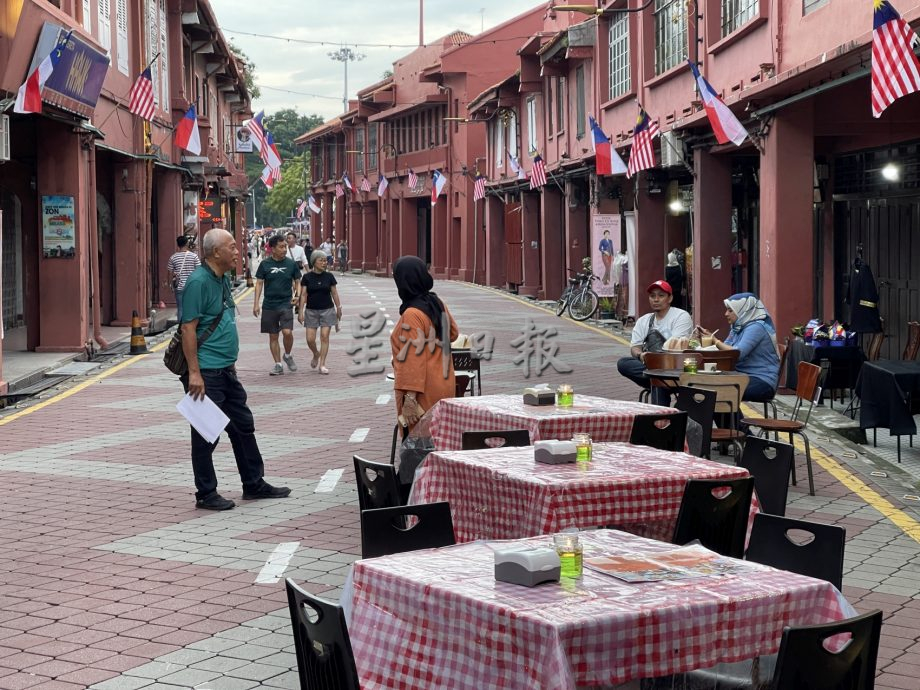 （古城封面主文）红屋落实无车区·游客安心参观拍照