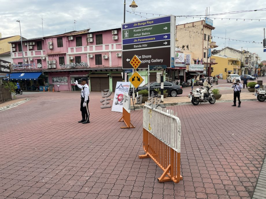 （古城封面主文）红屋落实无车区·游客安心参观拍照