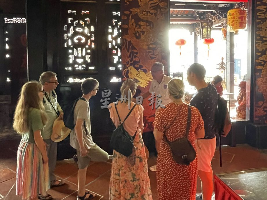 (古城封面主文)老街旅游复苏·台风不影响中国游客访甲