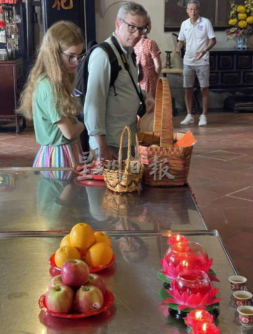 (古城封面主文)老街旅游复苏·台风不影响中国游客访甲