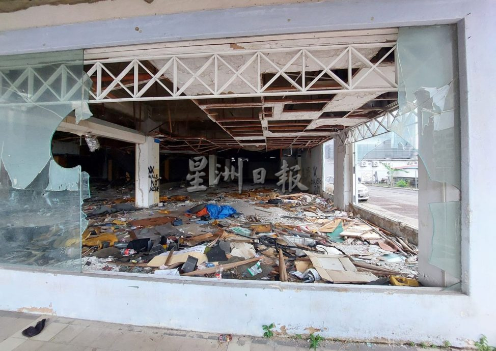 （古城封面主文）释金明路旧乌节广场购物中心废置多年养蚊 