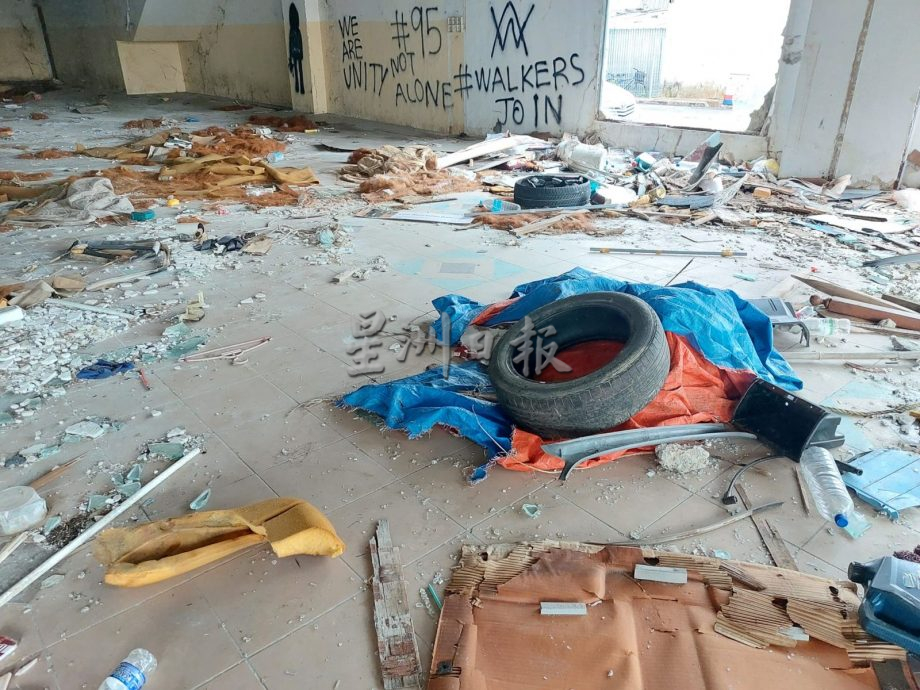 （古城封面主文）释金明路旧乌节广场购物中心废置多年养蚊 