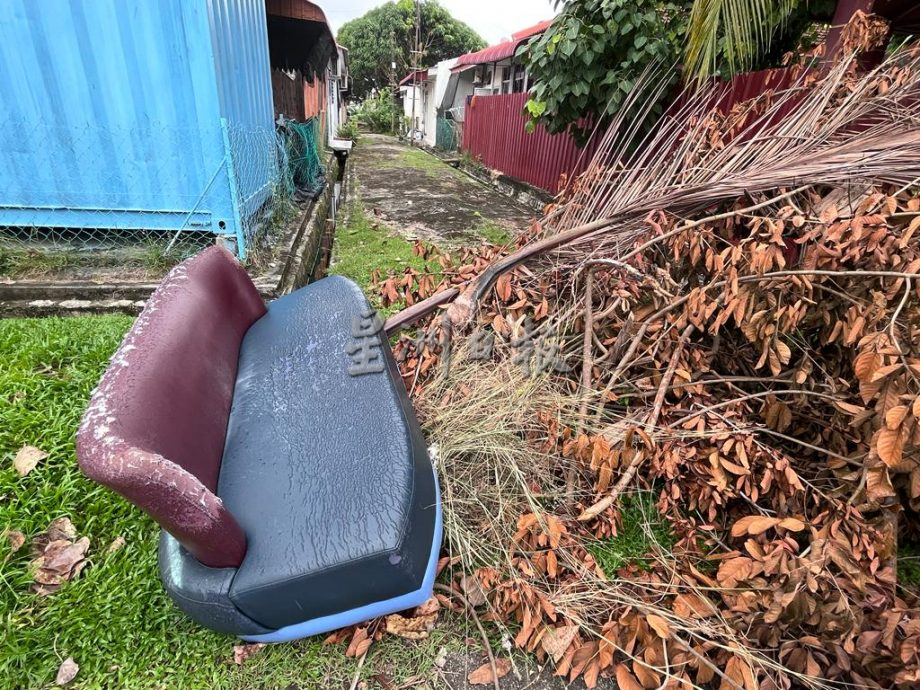（古城版）住宅区垃圾量大，6个路段的垃圾需动用5辆大型垃圾槽清完