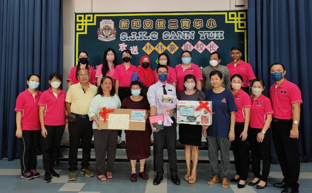 （古城第七版主文）三育华文小欢送林伟豪副校长荣升