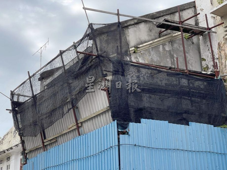 （古城第三版主文）建筑物“装修”7年多，令隔壁屋主困扰不已