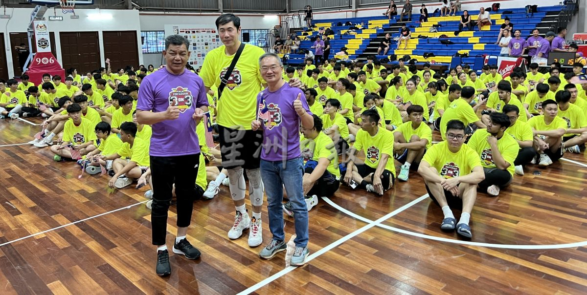 （古城第五版主文）各族各党议员打篮球·愉快挥洒汗水