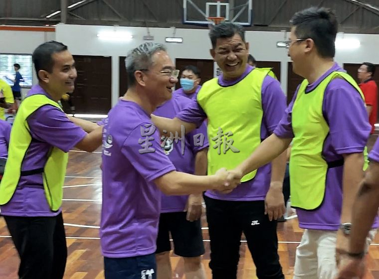 （古城第五版主文）各族各党议员打篮球·愉快挥洒汗水