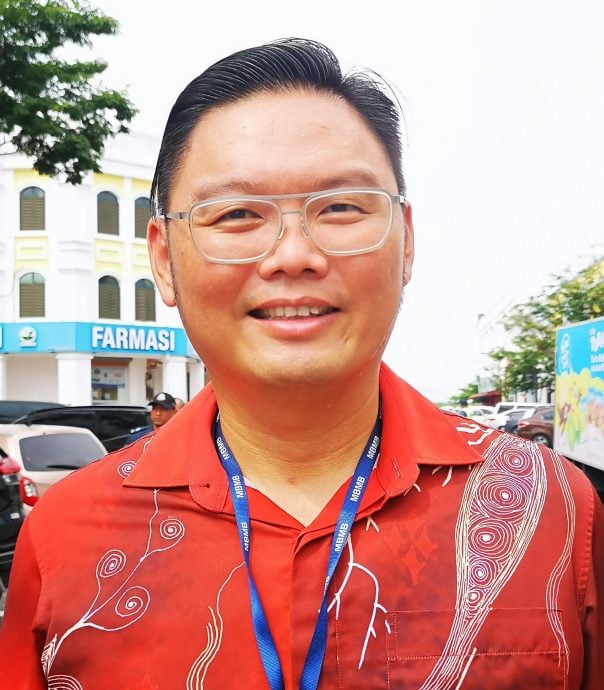 （古城第五版主文）旅游热闹区的空置商业店铺沦“垃圾屋”