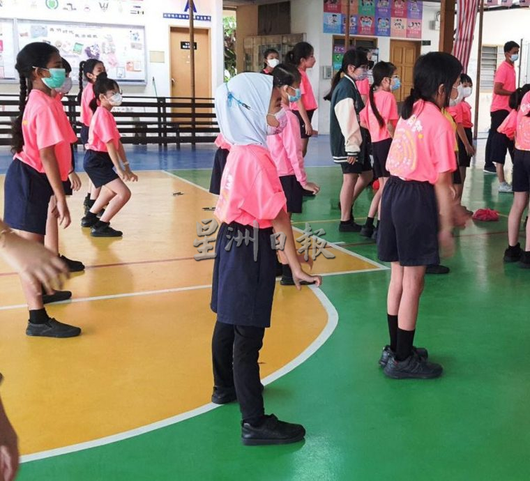 (古城第六版主文)校园新活动“小学版校园五禽戏”