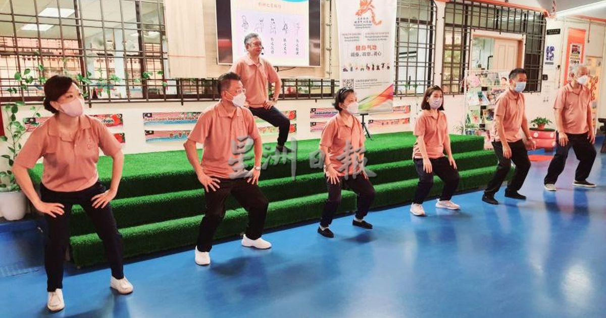 (古城第六版主文)校园新活动“小学版校园五禽戏”