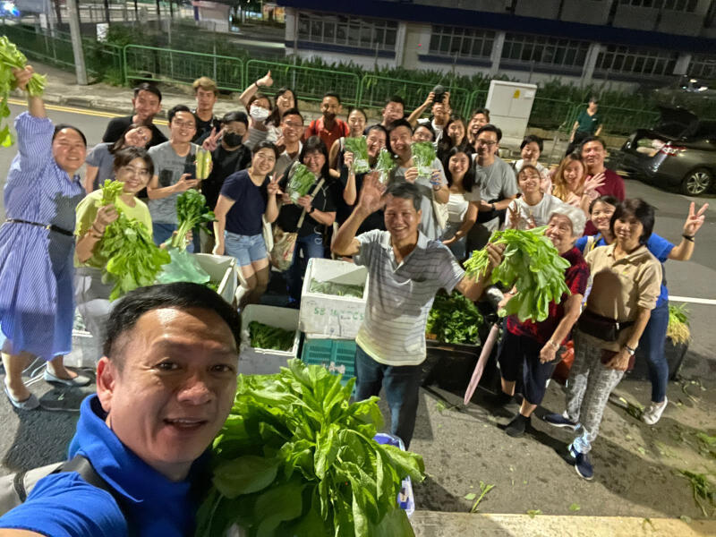 (已签发)柔:狮城二三事:大巴窑东夜间菜市最后一夜 3摊贩坚守到最后