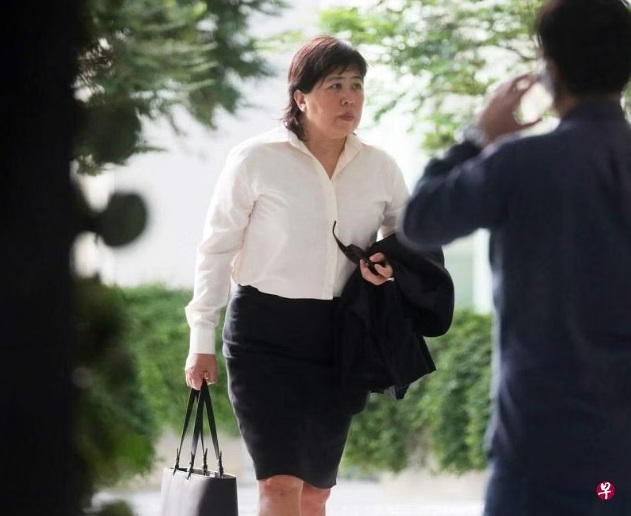 (已签发)柔:狮城二三事:疫情管控期间不戴口罩逛街 狮城前海军女军官判罪成