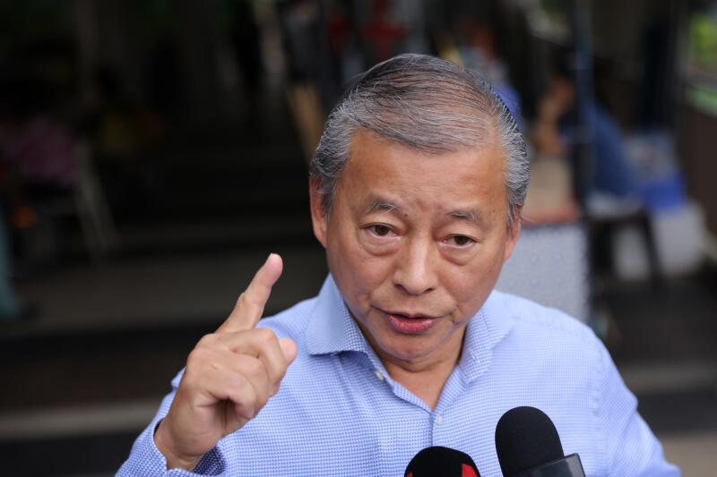 (已签发)柔:狮城二三事:观察家:吴振华不合格 或与5亿新元门槛有关