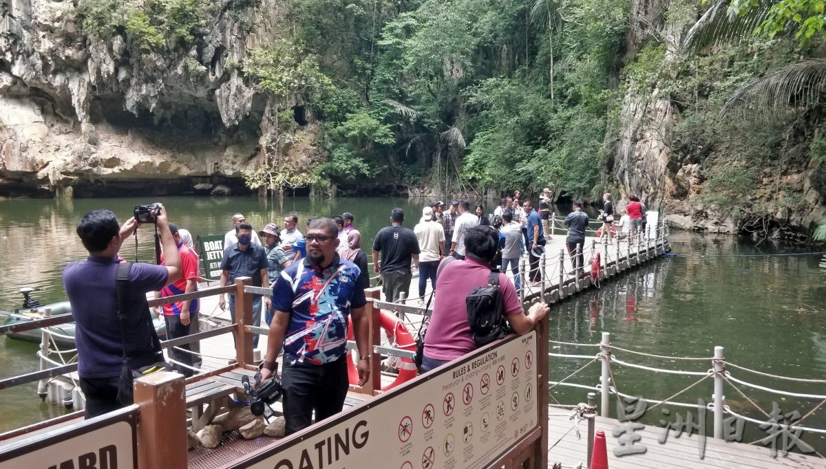 IMT-GT考察团游镜湖 欣赏环绕湖泊大自然奇景