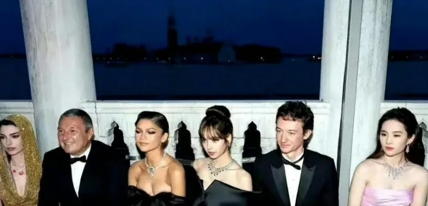 Lisa意大利看秀 首富儿爱相随甜蜜热聊