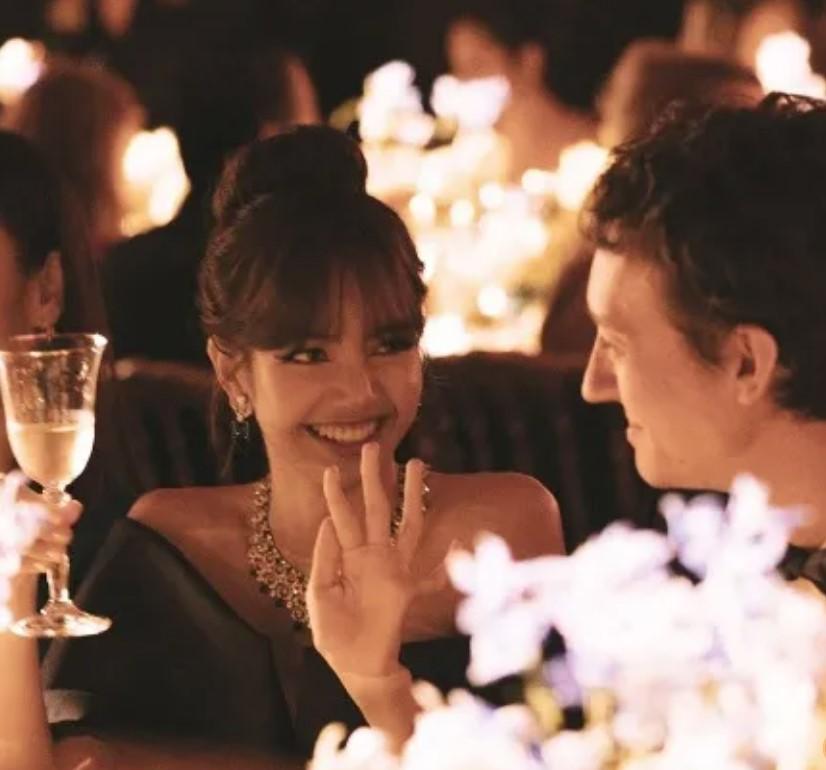 Lisa意大利看秀 首富儿爱相随甜蜜热聊