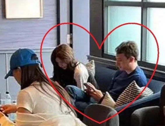 Lisa热恋首富儿是真的? 再被拍到候机室同框照