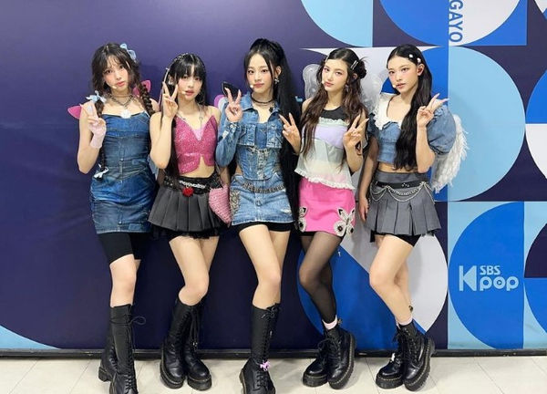 NewJeans上节目打歌疑置入行销 突掏手机自拍放送爆争议