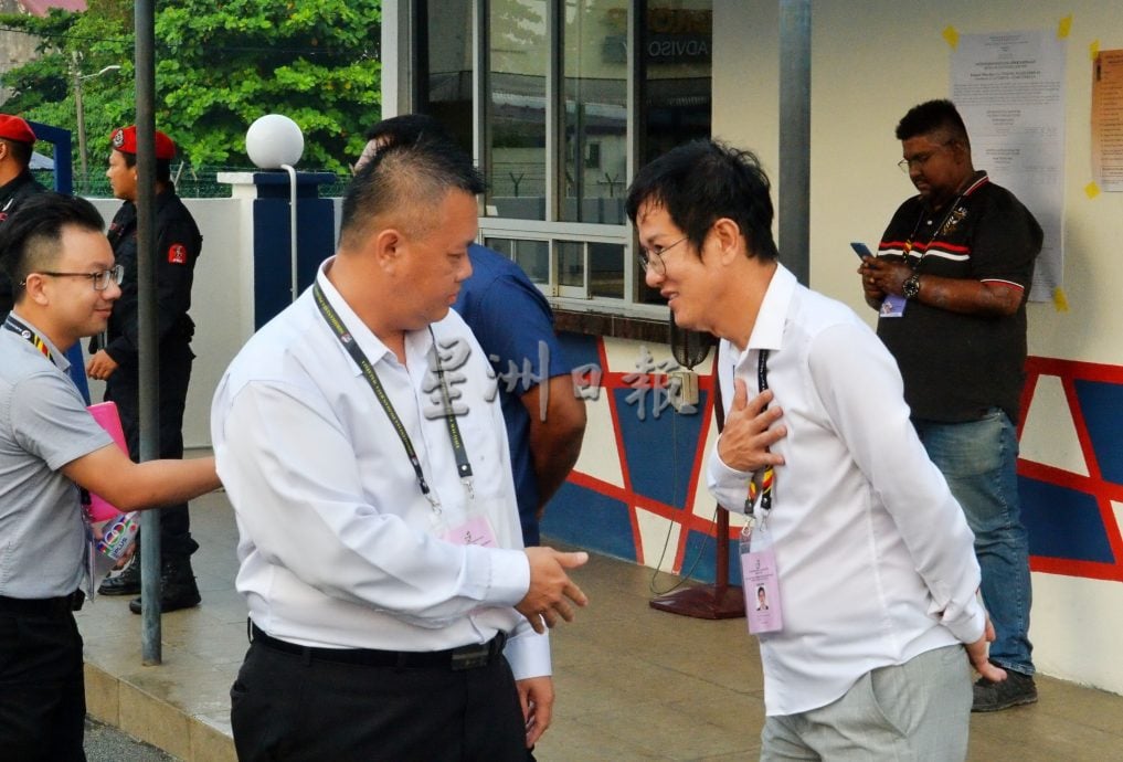 NS封底画页：“我们先投啦！”军警提前投票