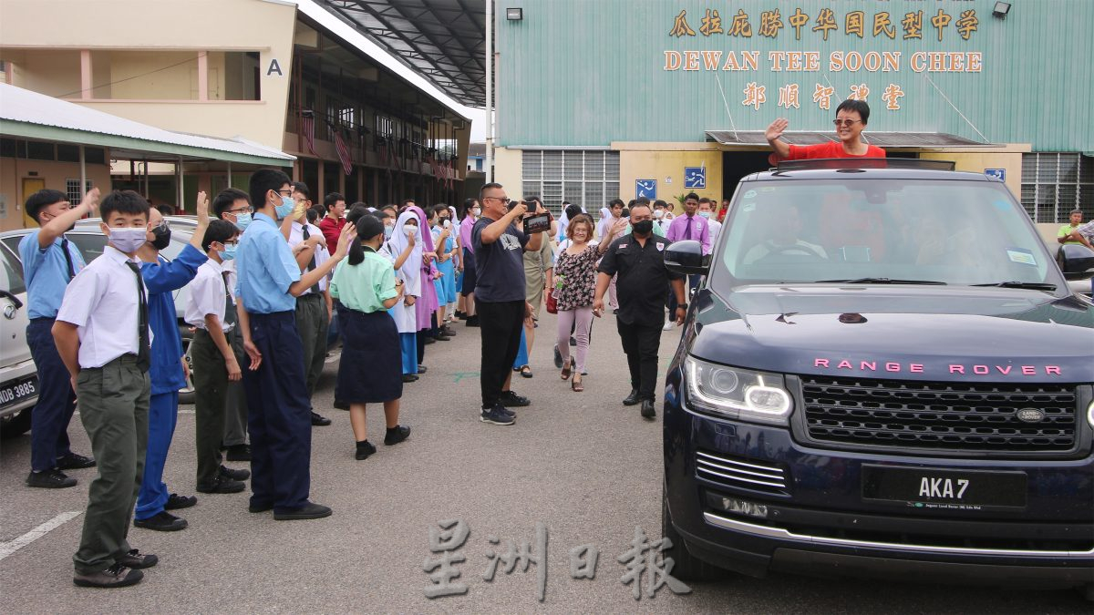 NS庇朥/庇中李秀娟副校长教育界服务35载,桃李满天下
