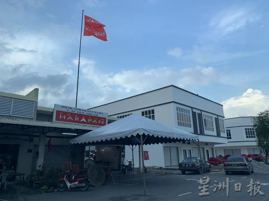 NS朱湖／武吉不兰律街道冷清清，双方阵营党旗少的可怜