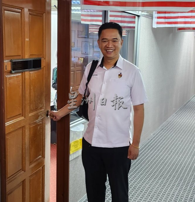 NS芙蓉/正式“打卡”上班,张聒翔诺积极招商引资促进森经济