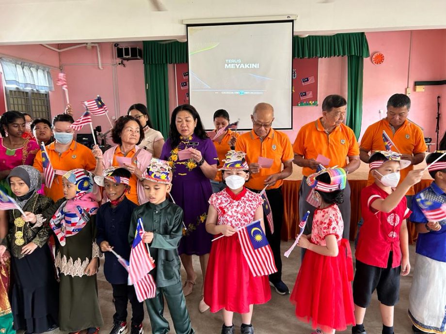 NS芙蓉/芙蓉拉务民兴华小举行爱国游行